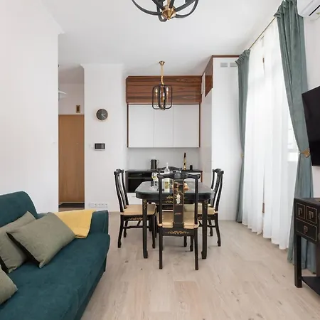 Aleja Solidarnosci 60B II By Noclegi Renters Варшава Екстер'єр фото