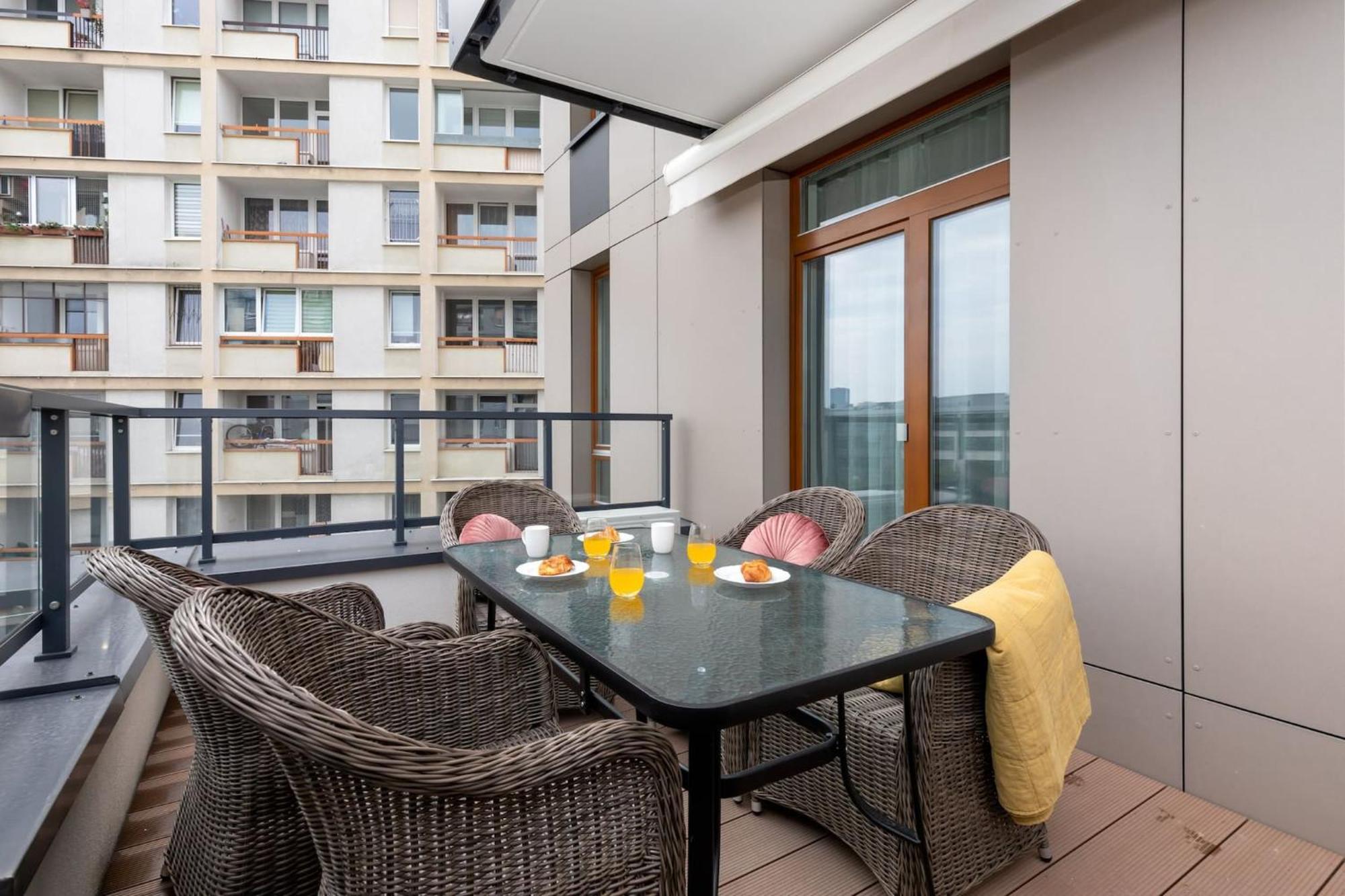 Aleja Solidarnosci 60b Ii By Renters *